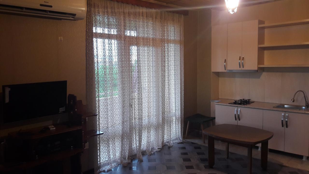 Guest House Amo Μπατούμι Εξωτερικό φωτογραφία