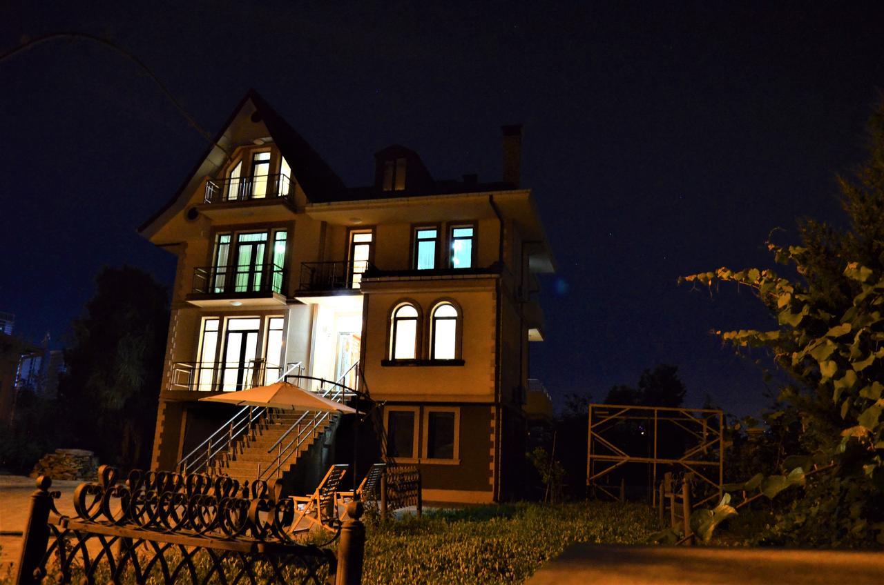 Guest House Amo Μπατούμι Εξωτερικό φωτογραφία